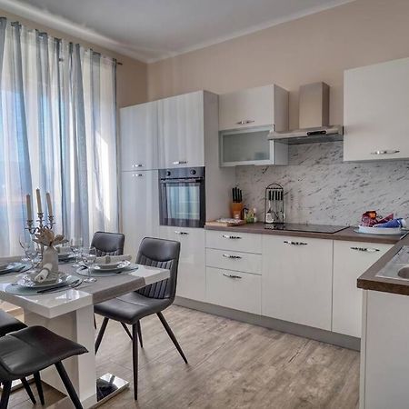 Cozy Modern Apartment Fiume Esterno foto