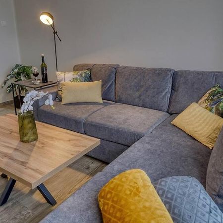 Cozy Modern Apartment Fiume Esterno foto