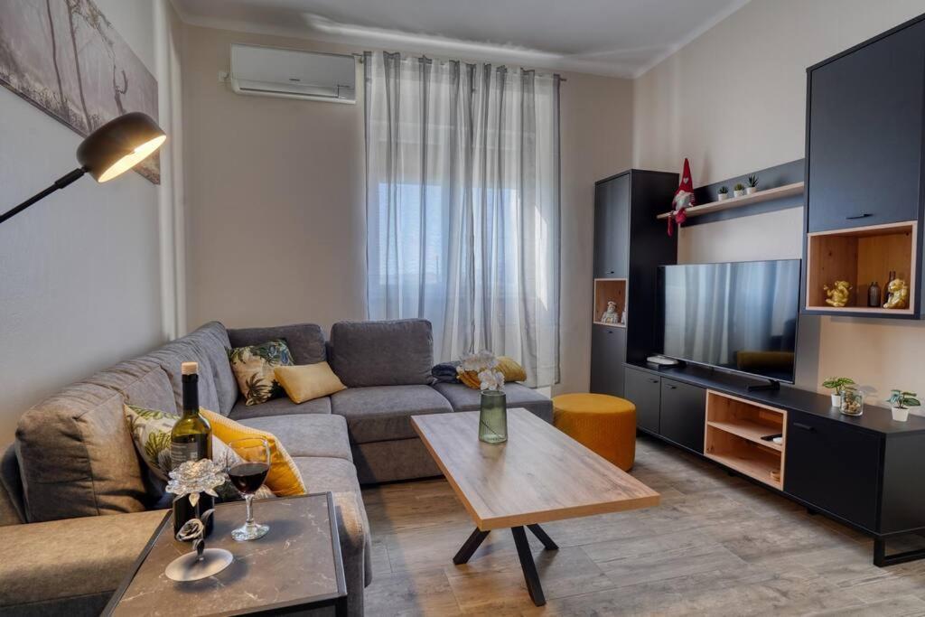 Cozy Modern Apartment Fiume Esterno foto