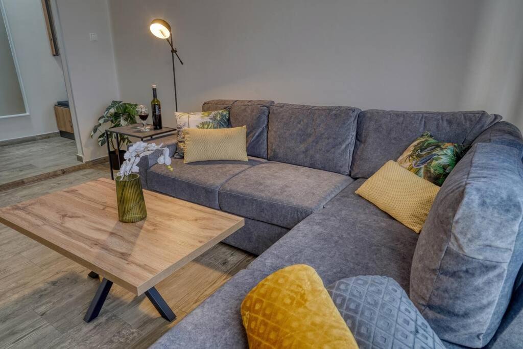 Cozy Modern Apartment Fiume Esterno foto